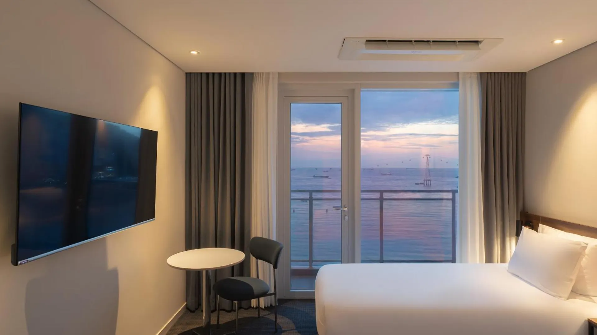 Отель Urbanstay Busan Songdo Beach